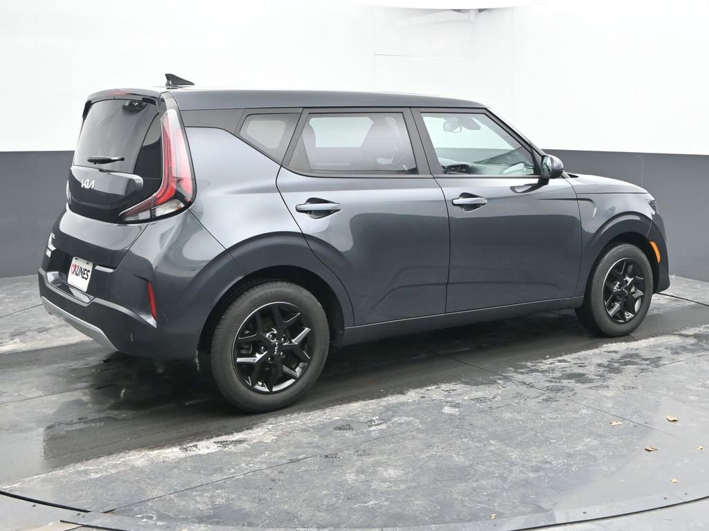 Used 2025 Kia Soul LX w/ LX Technology Package image 11