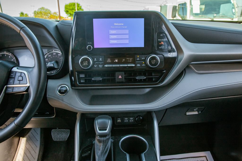 Used 2023 Toyota Highlander LE FWD image 14