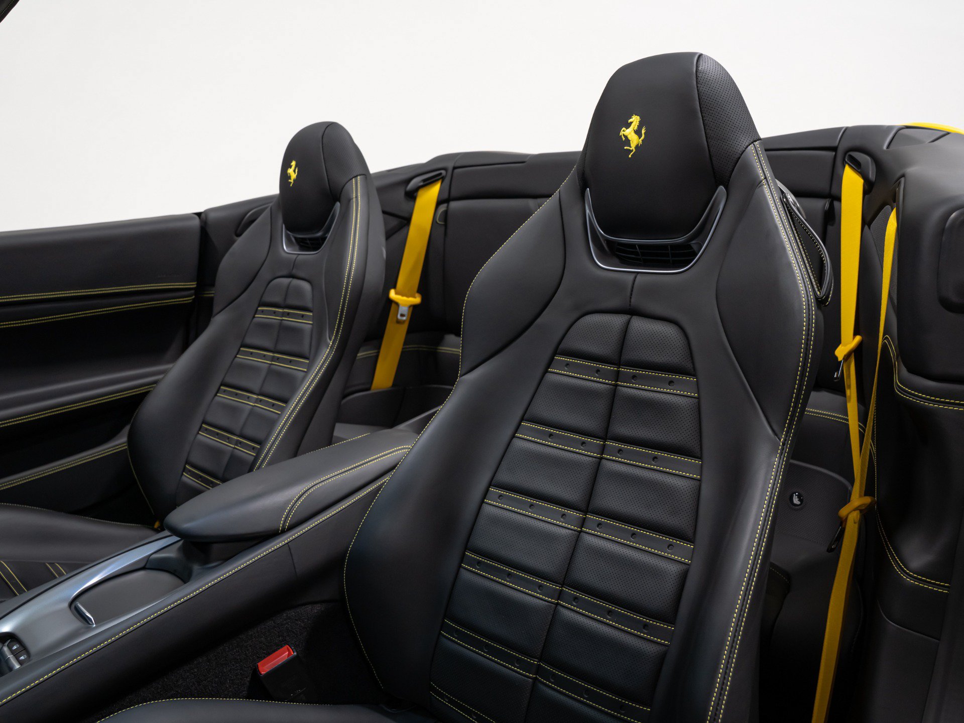Used 2023 Ferrari Portofino M RWD image 45
