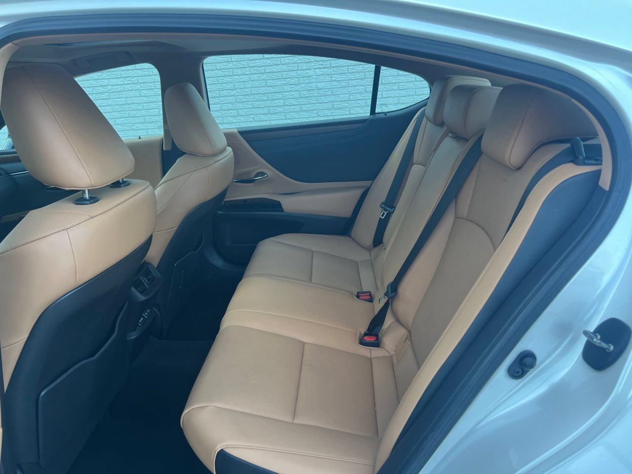 Used 2024 Lexus ES 300h w/ Premium Package FWD image 14