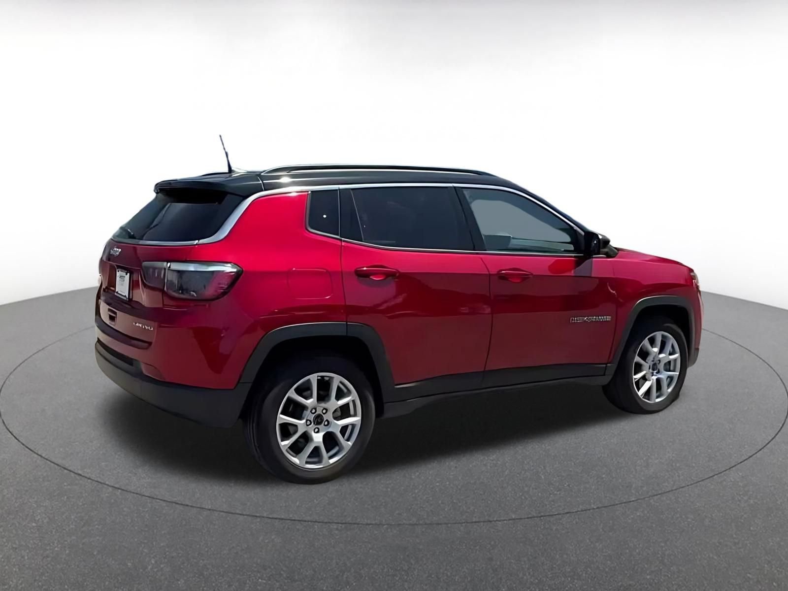 Used 2025 Jeep Compass Limited AWD/4WD image 13