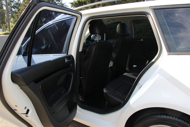 Used 2014 Volkswagen Jetta TDI FWD image 16