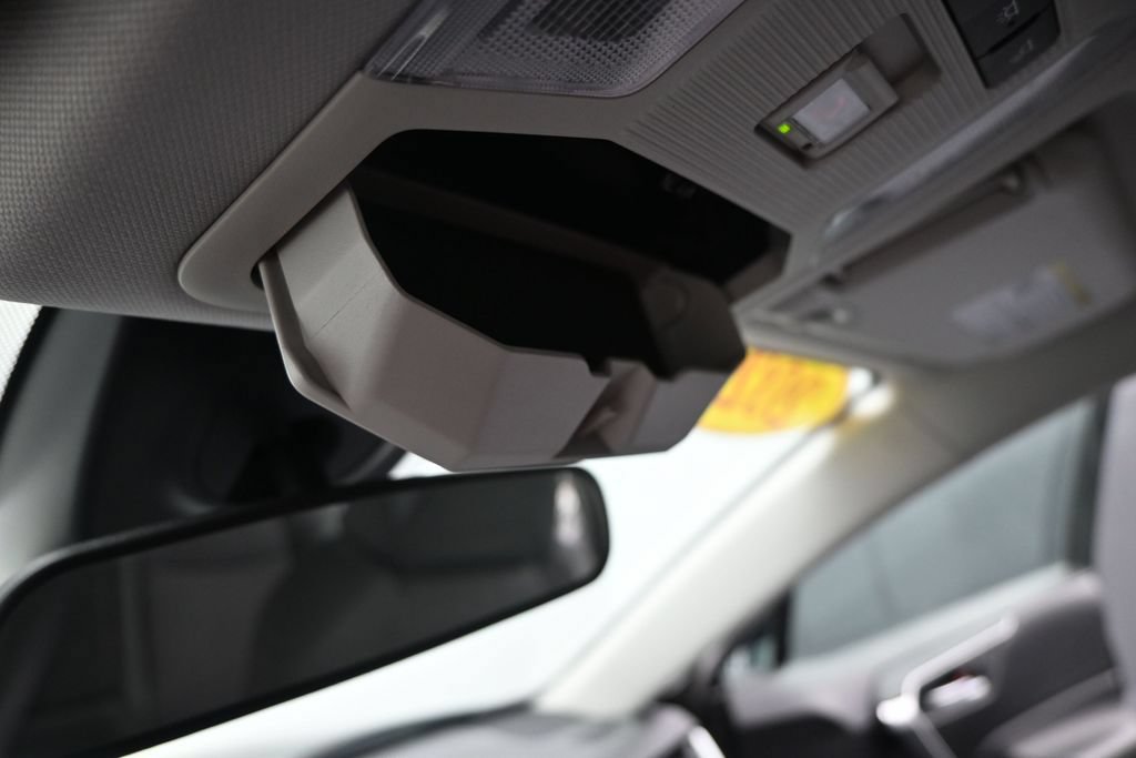 Used 2025 Toyota RAV4 XLE FWD image 36