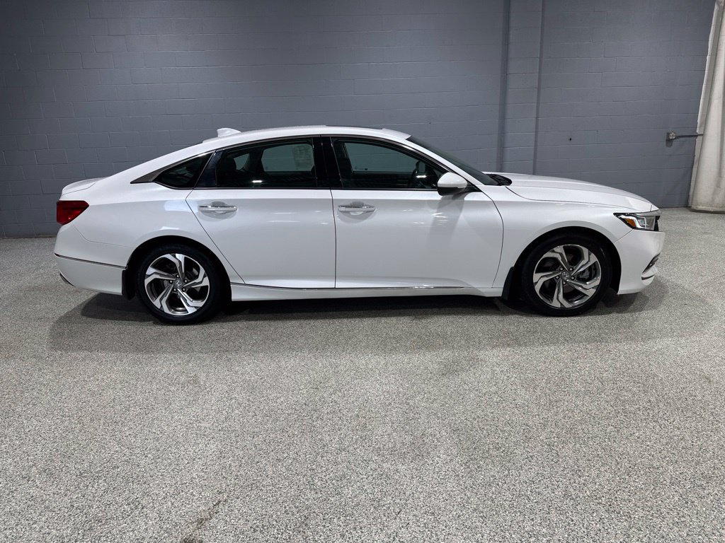 Used 2018 Honda Accord Touring image 2