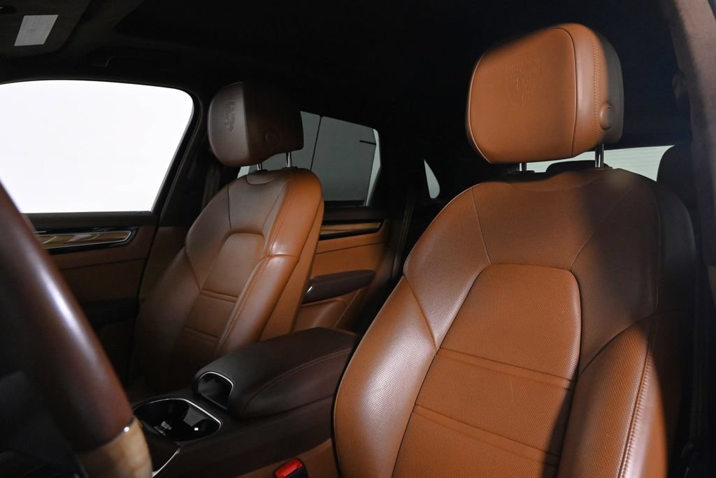 Certified 2023 Porsche Cayenne Turbo S AWD/4WD image 5