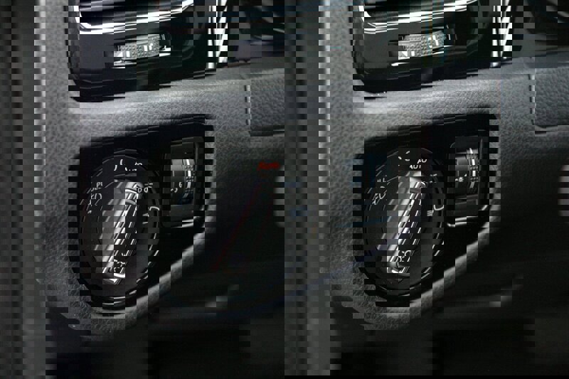 Used 2015 Volkswagen Golf SEL FWD image 11