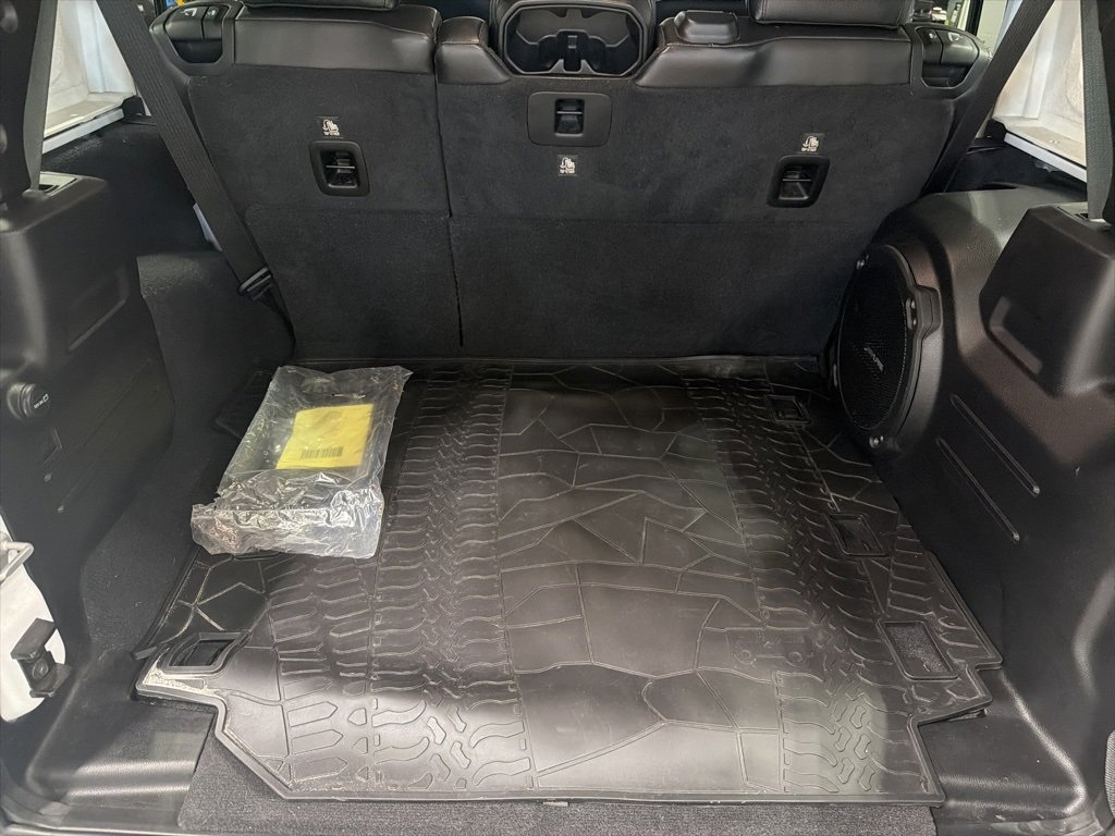 Used 2018 Jeep Wrangler Unlimited Sahara image 38