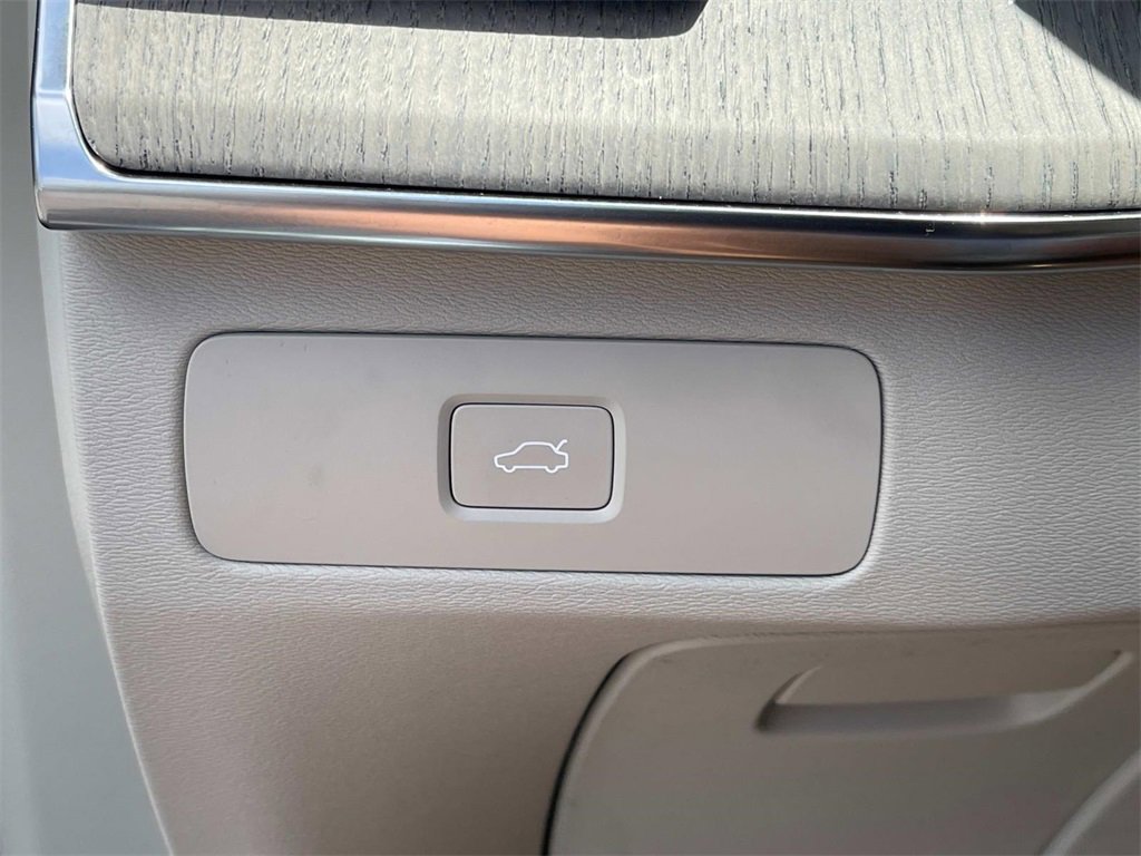 New 2026 Volvo XC90 B6 Ultra image 32