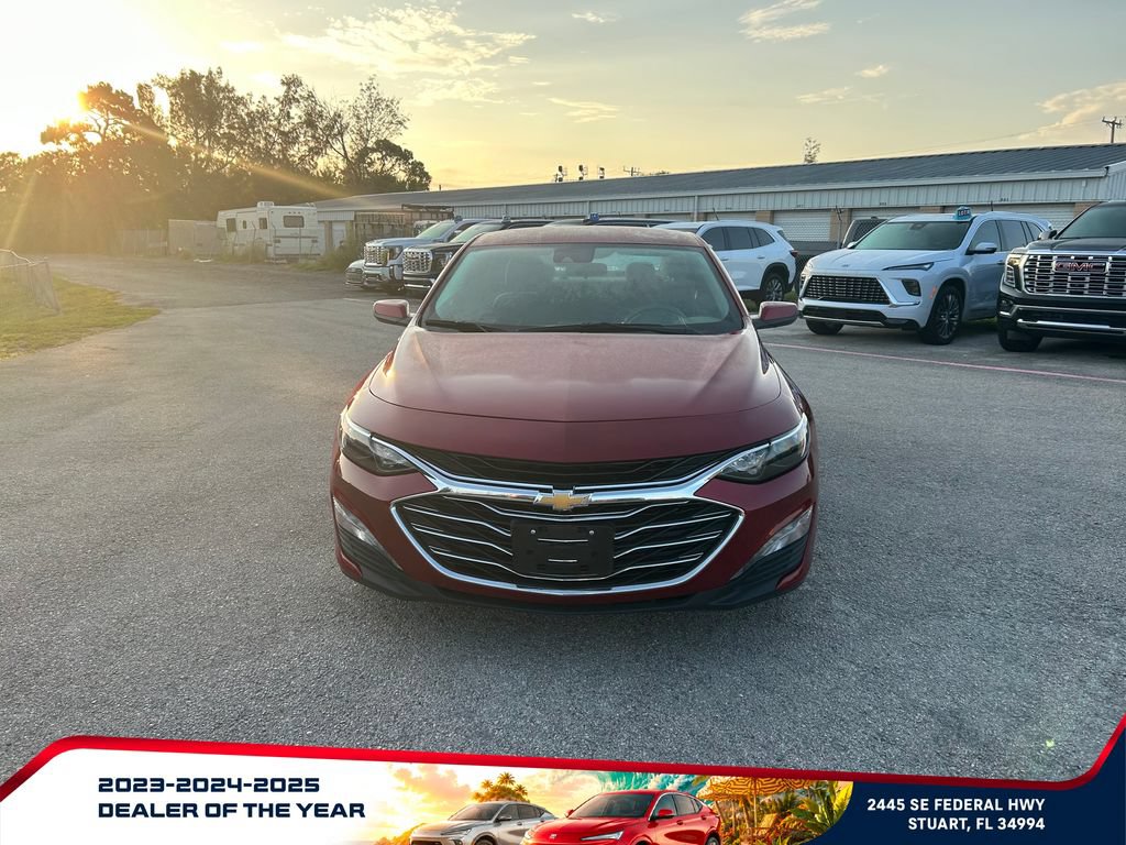 Used 2025 Chevrolet Malibu LT FWD image 2