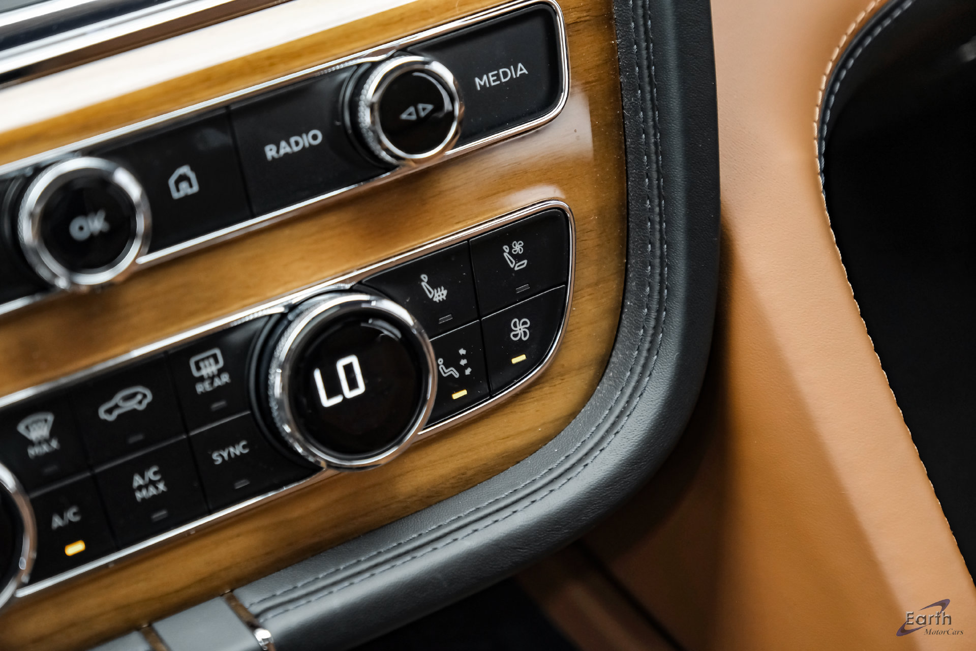 Used 2023 Bentley Bentayga Extended Wheelbase AWD/4WD image 69