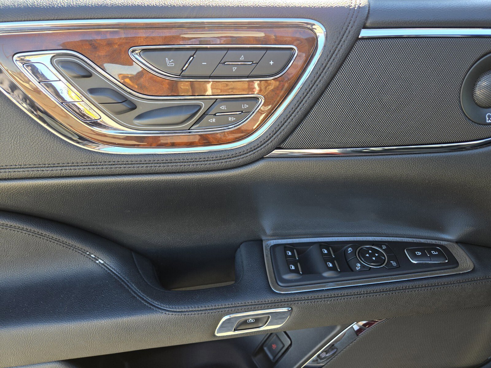 Used 2020 Lincoln Continental Reserve image 18