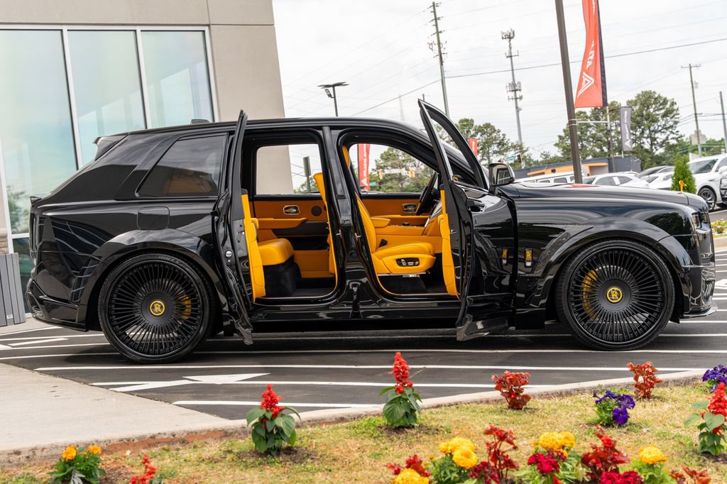 Used 2025 Rolls-Royce Cullinan AWD/4WD image 18