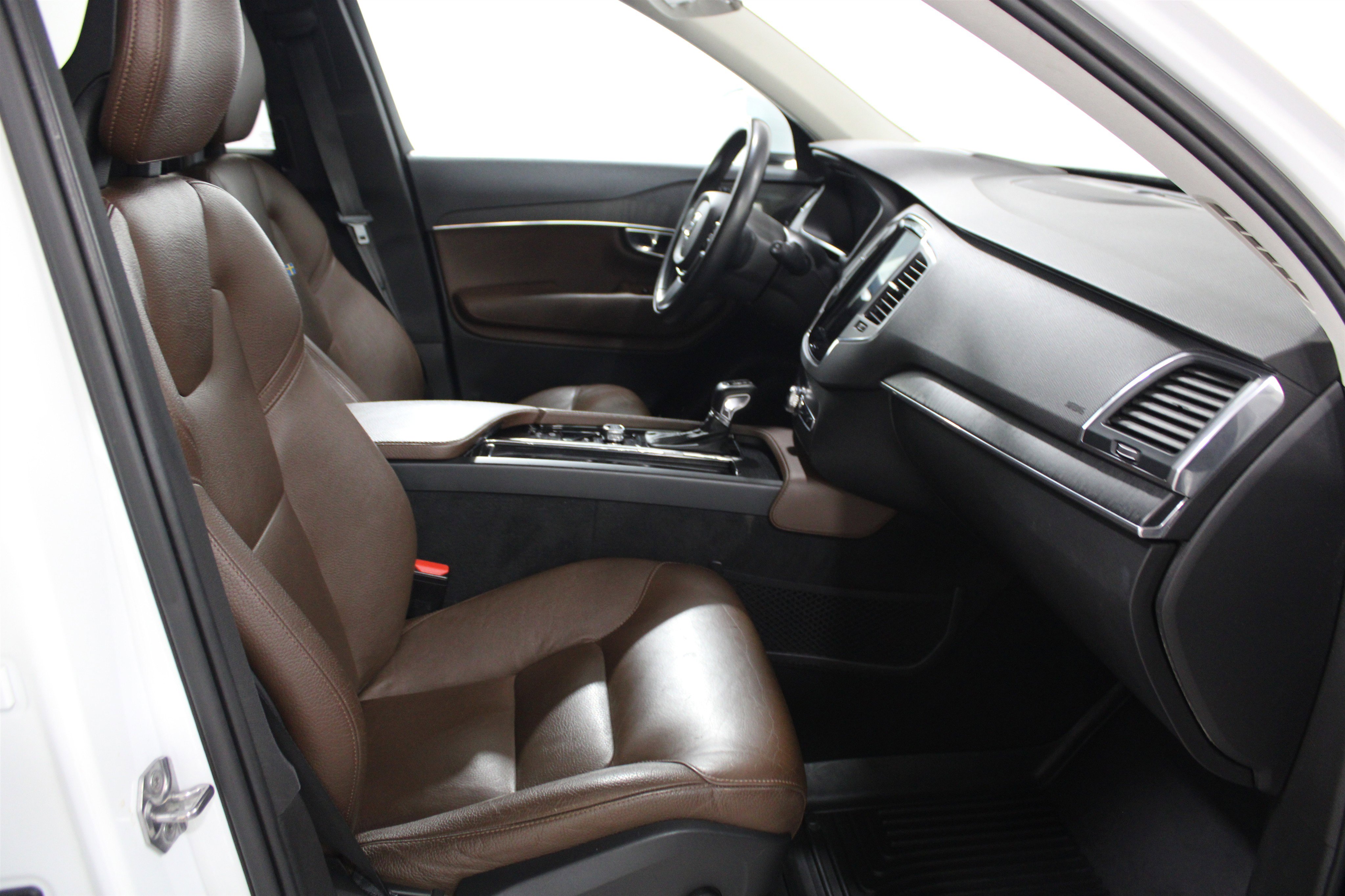 Used 2020 Volvo XC90 T6 Momentum AWD/4WD image 25