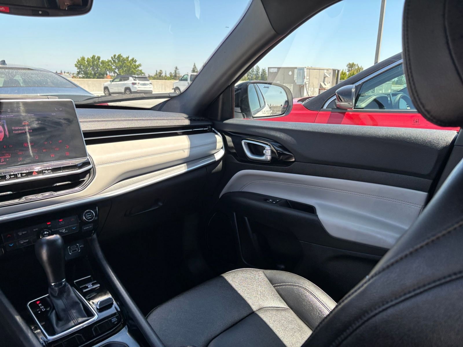 Used 2025 Jeep Compass Limited AWD/4WD image 38