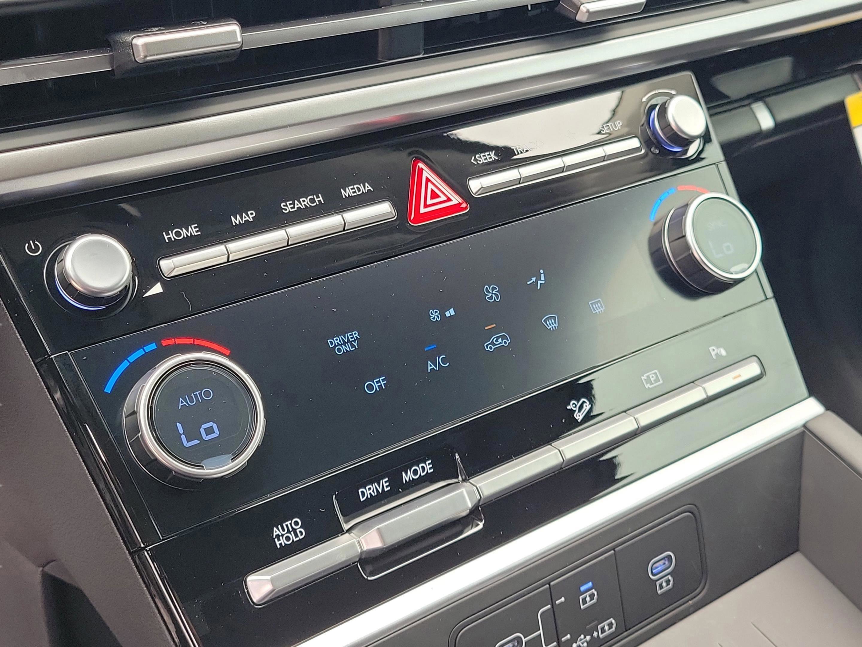 New 2026 Hyundai Santa Fe SE image 9
