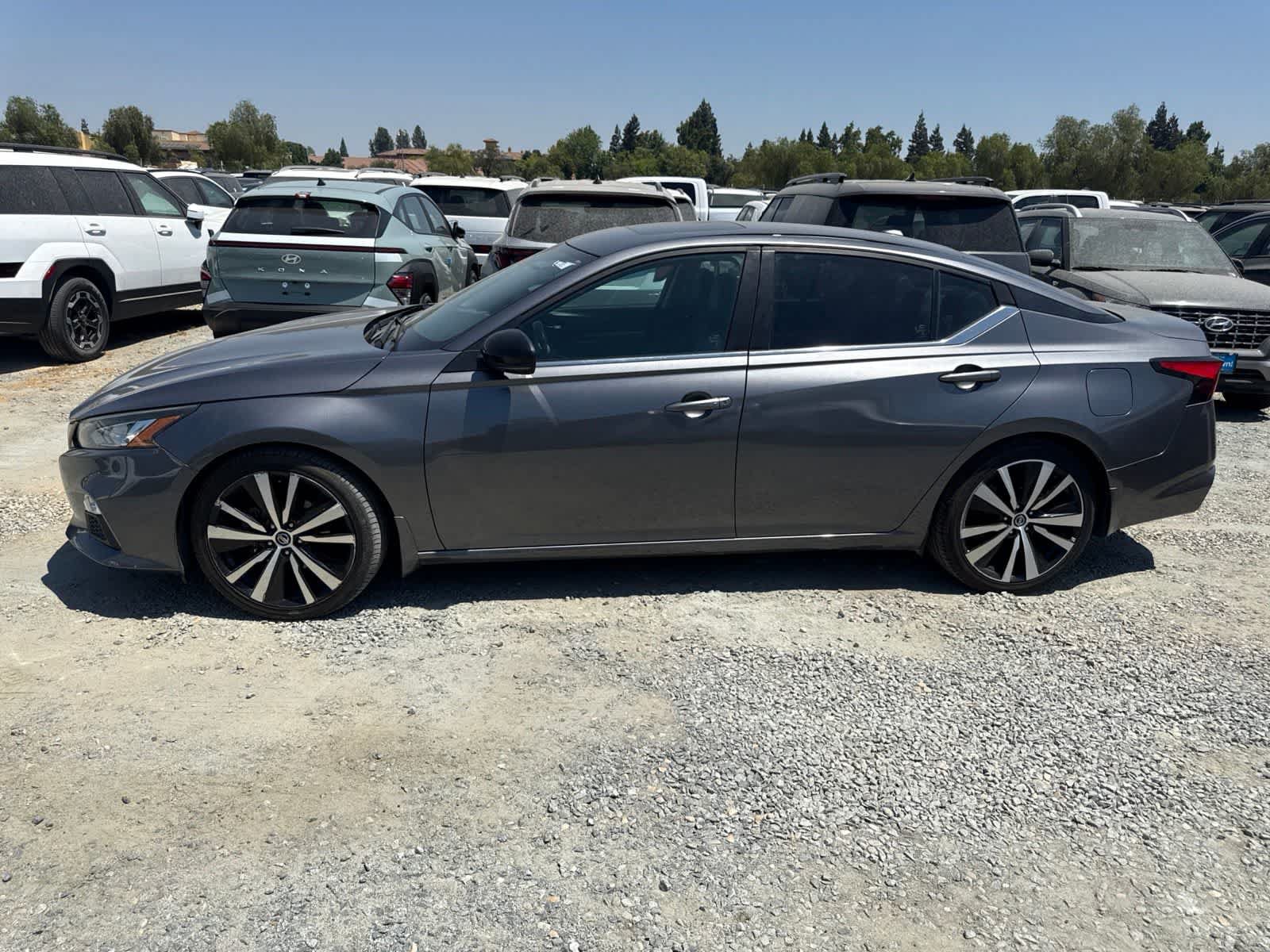 Used 2020 Nissan Altima 2.5 SR w/ Premium Package FWD image 9