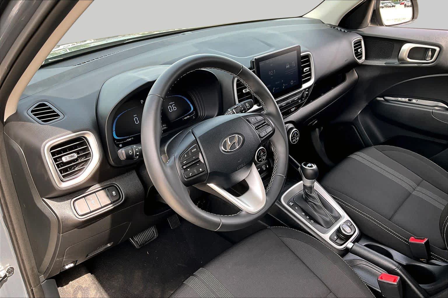 Used 2026 Hyundai Venue SEL FWD image 18
