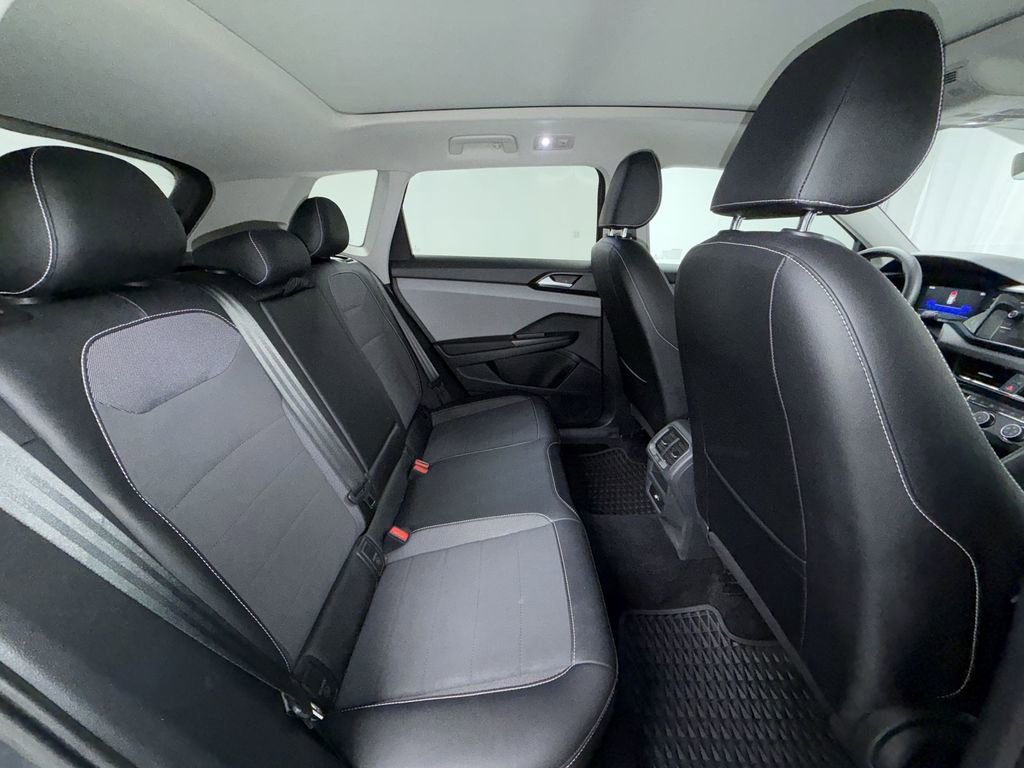Used 2022 Volkswagen Taos SE w/ Panoramic Sunroof Package image 17
