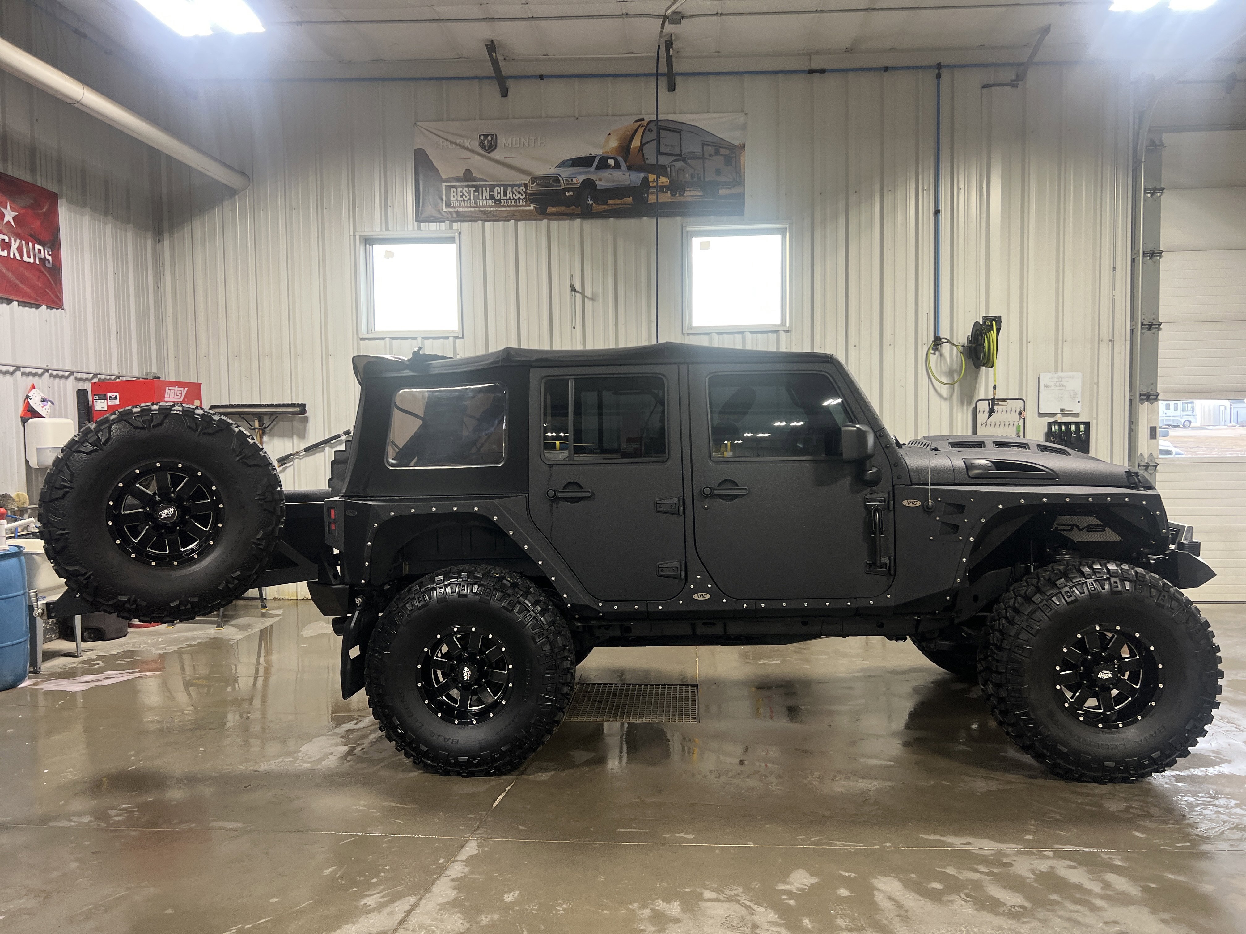 Used 2018 Jeep Wrangler Unlimited Sport image 1