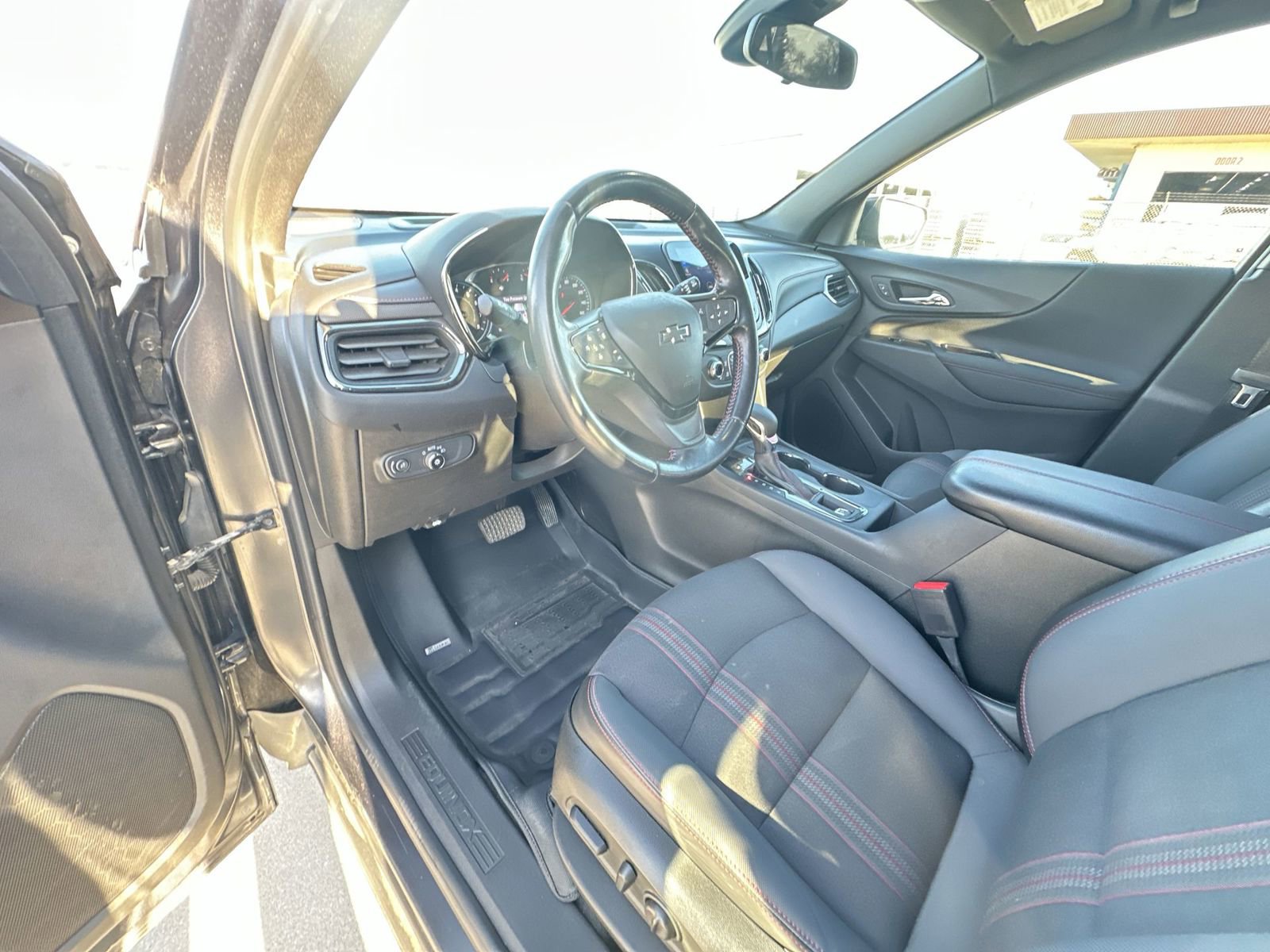 Used 2022 Chevrolet Equinox RS w/ Infotainment Package FWD image 10