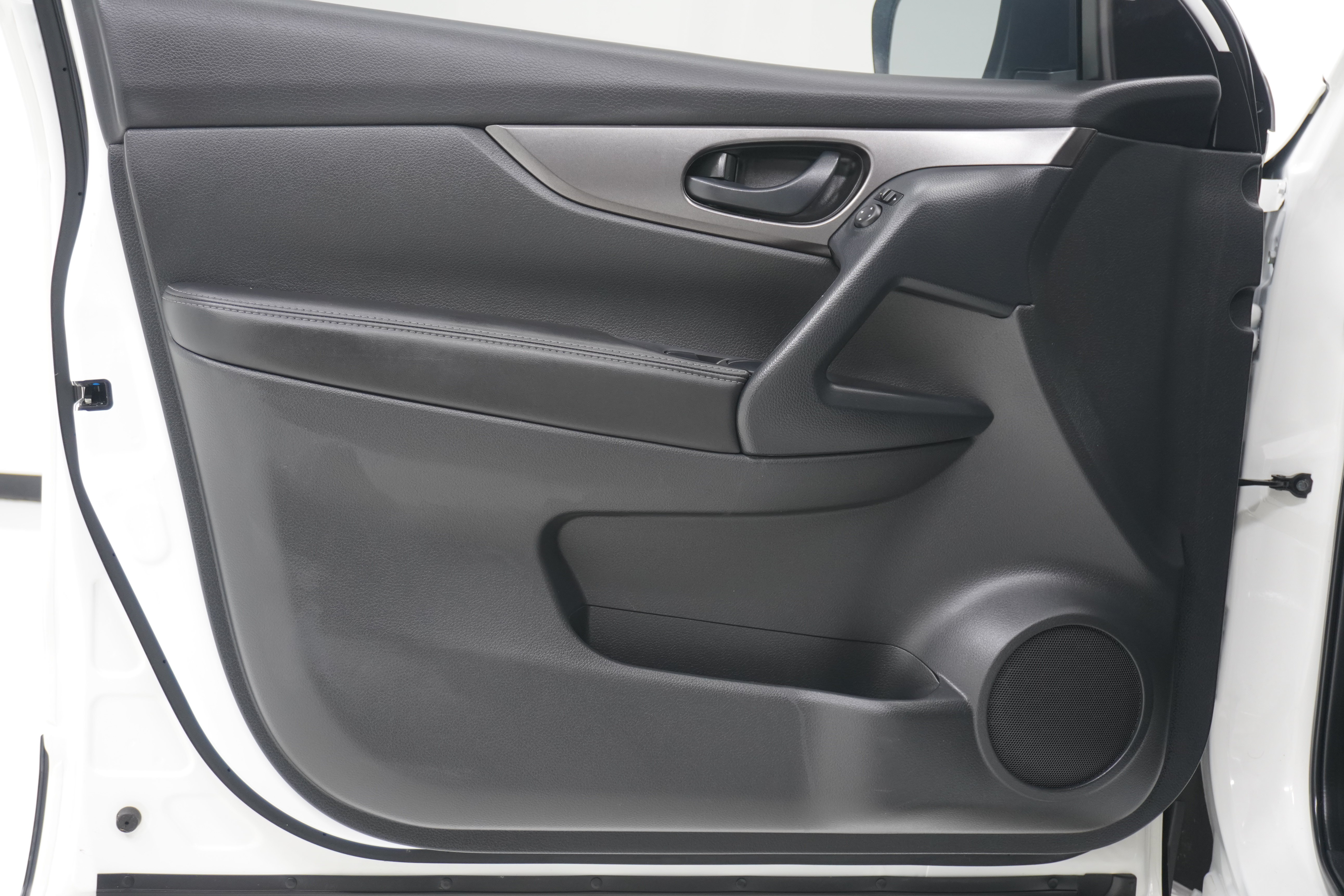 Used 2022 Nissan Rogue Sport S FWD image 14