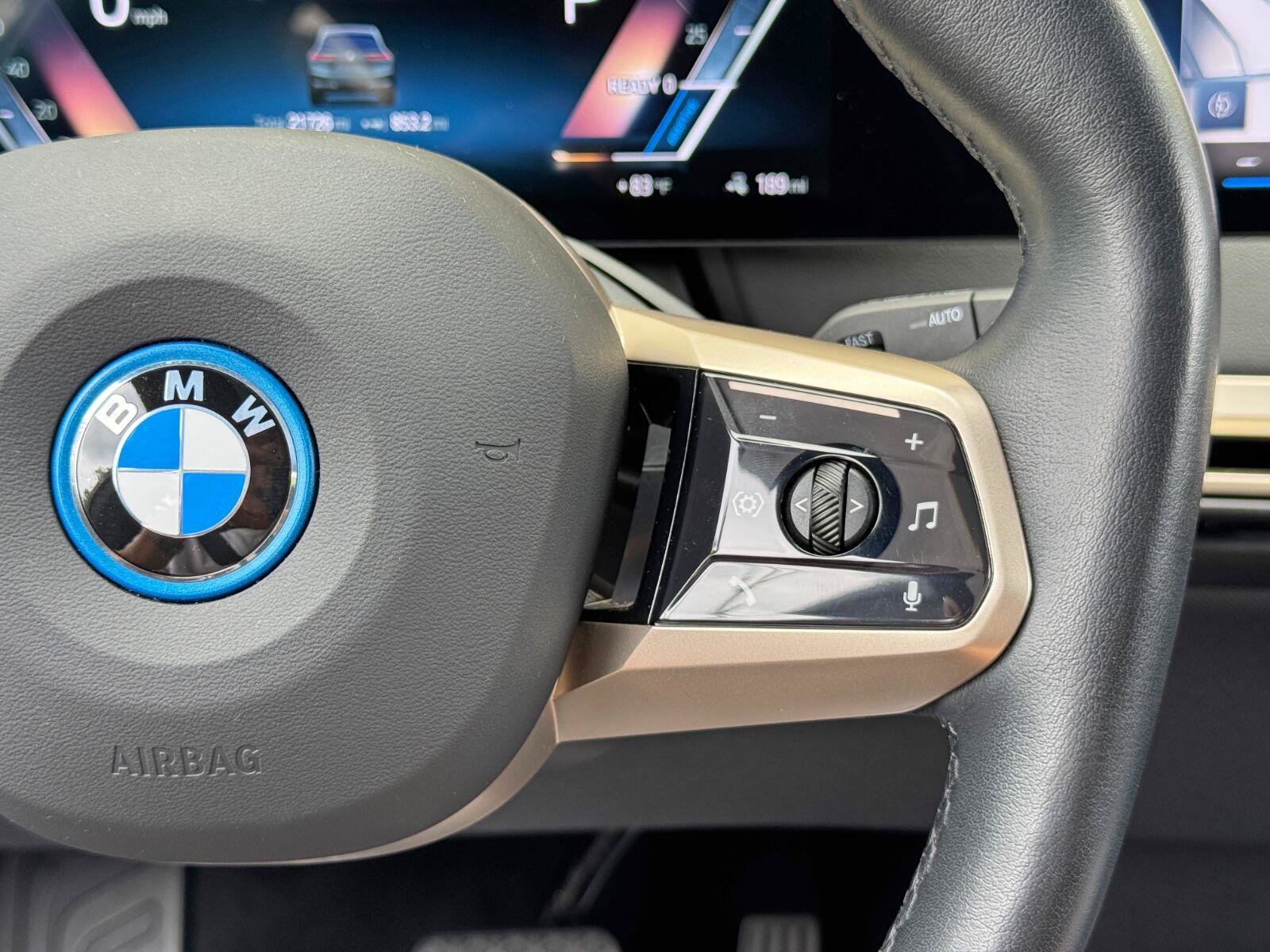 Used 2022 BMW iX xDrive50 w/ Sport Package AWD/4WD image 22