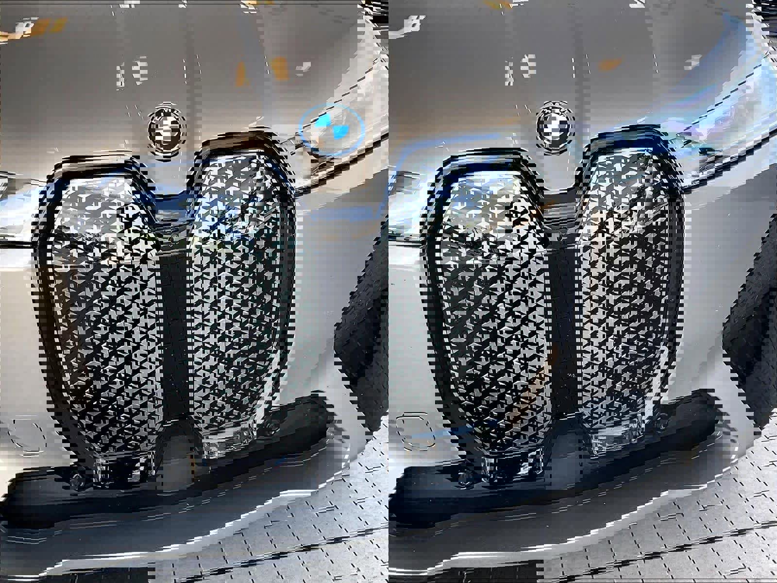 Used 2024 BMW iX xDrive50 w/ Sport Package image 31