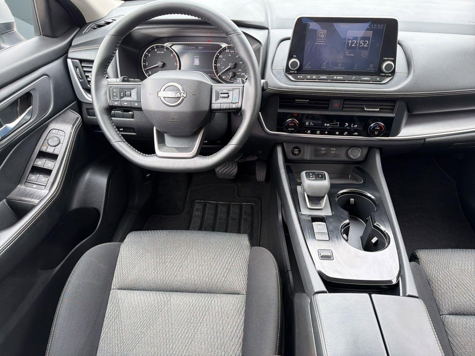 Used 2025 Nissan Rogue SV FWD image 28