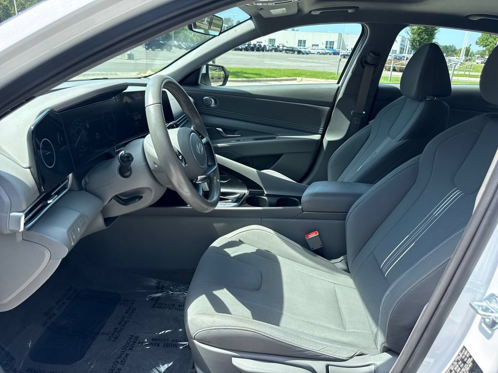 Used 2025 Hyundai Elantra SEL FWD image 12