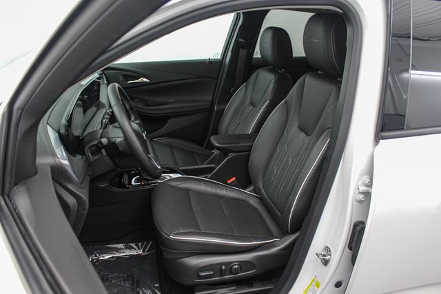Used 2025 Buick Encore GX Avenir w/ Avenir Convenience Package AWD/4WD image 12