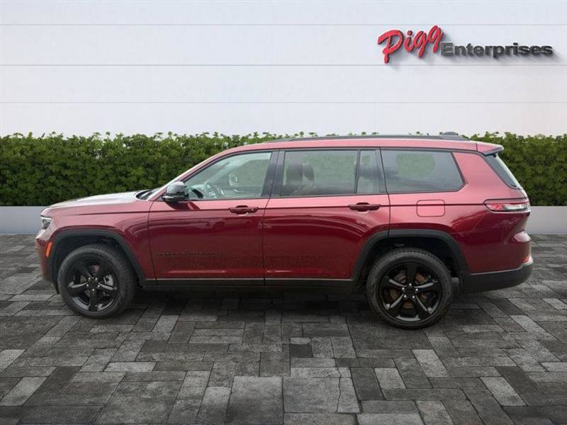 Used 2024 Jeep Grand Cherokee L Limited w/ Black Appearance Package AWD/4WD image 3