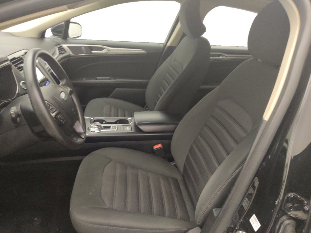 Used 2019 Ford Fusion SE FWD image 17
