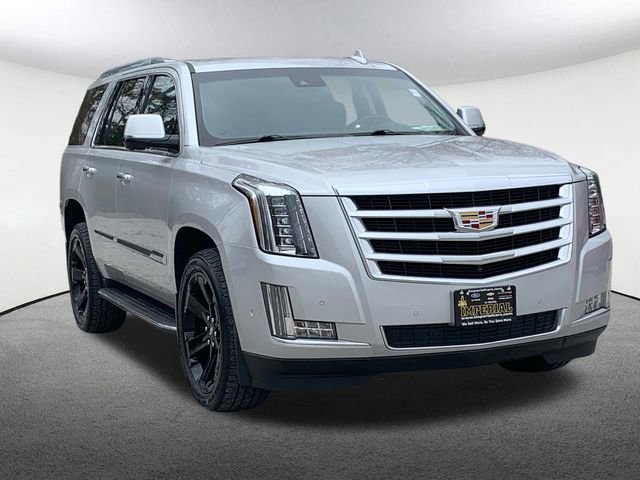 Used 2017 Cadillac Escalade Luxury AWD/4WD image 2