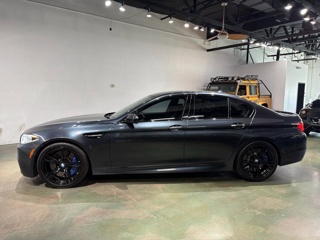 Used 2016 BMW M5 RWD image 4