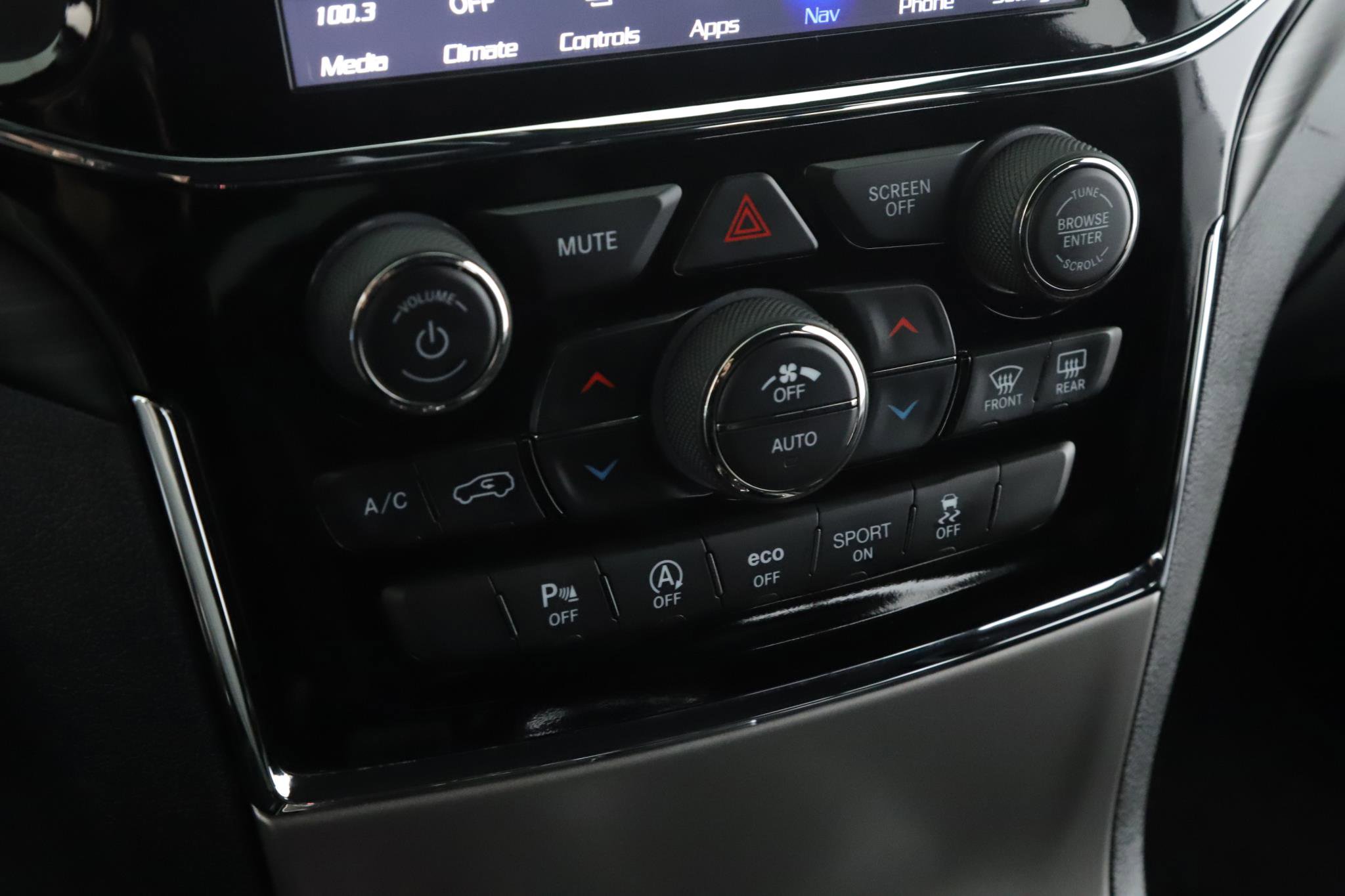 Used 2020 Jeep Grand Cherokee Altitude image 13