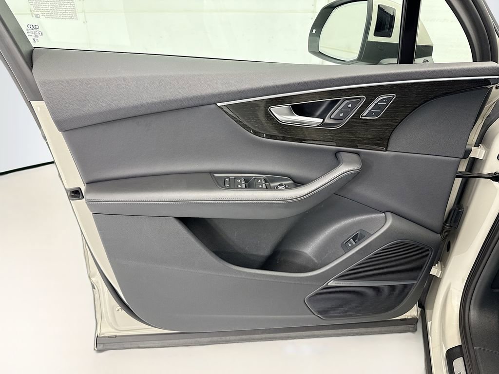 Used 2023 Audi Q7 2.0T Premium Plus w/ Premium Plus Package image 24