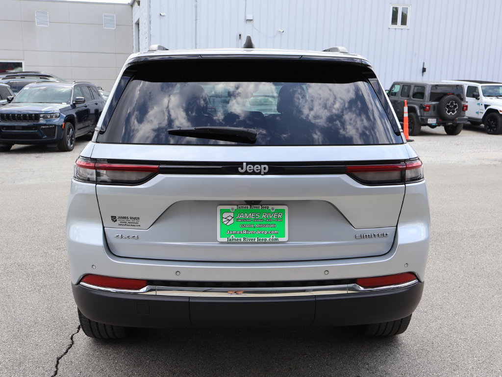 Used 2024 Jeep Grand Cherokee Limited w/ Trailer Tow Package AWD/4WD image 4