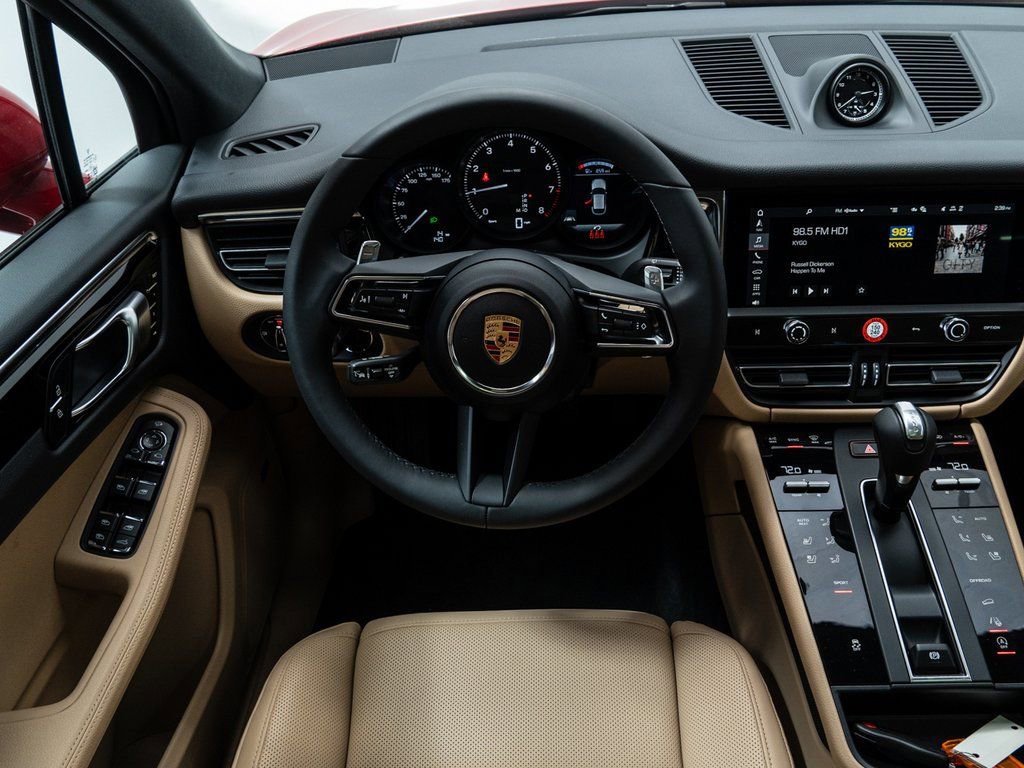 Used 2025 Porsche Macan image 14