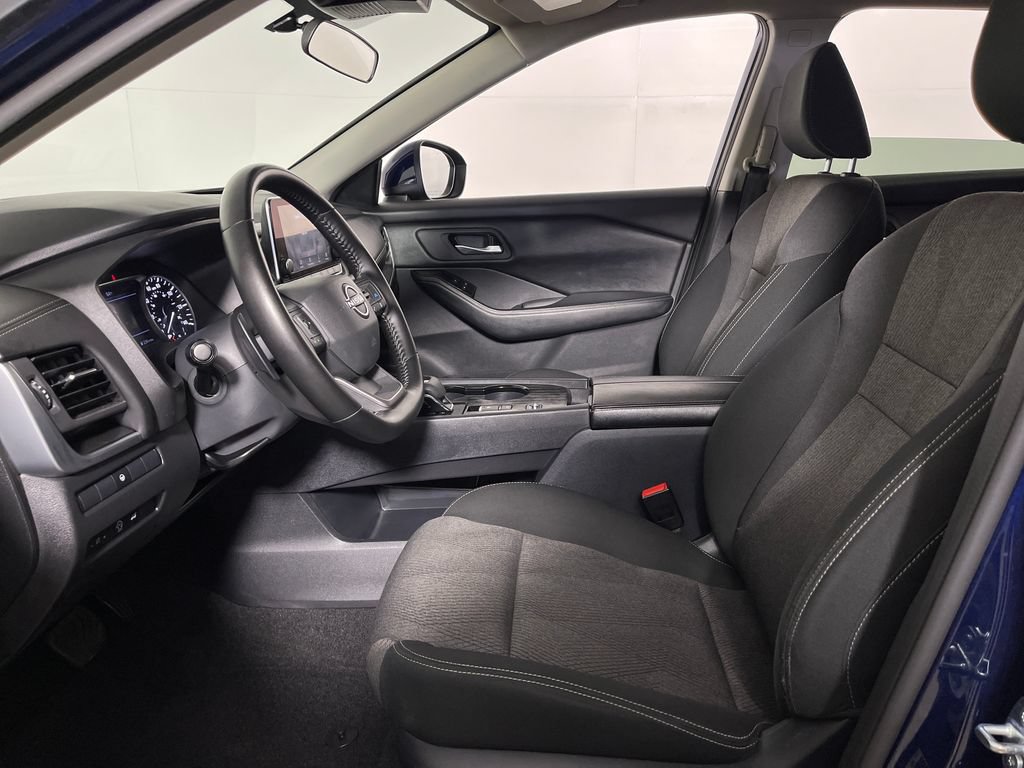 Used 2025 Nissan Rogue SV FWD image 12