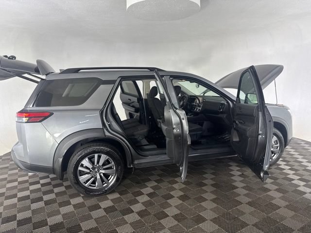 Certified 2025 Nissan Pathfinder SV w/ Cargo Package AWD/4WD image 15