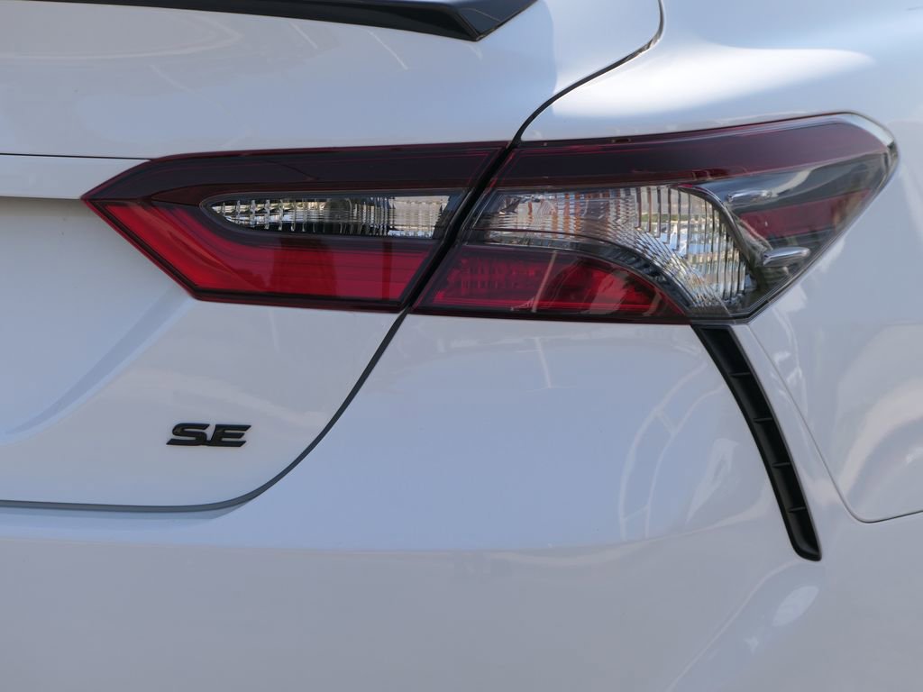 Used 2022 Toyota Camry SE w/ Convenience Package FWD image 3