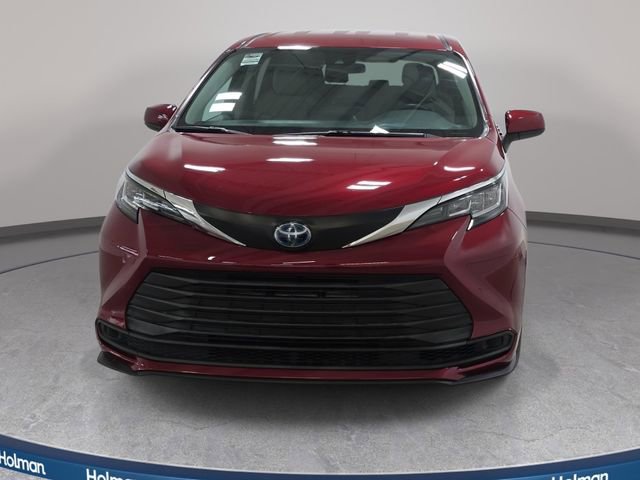Certified 2021 Toyota Sienna LE FWD image 2