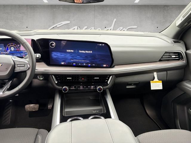 Used 2025 Chevrolet Suburban LS image 3