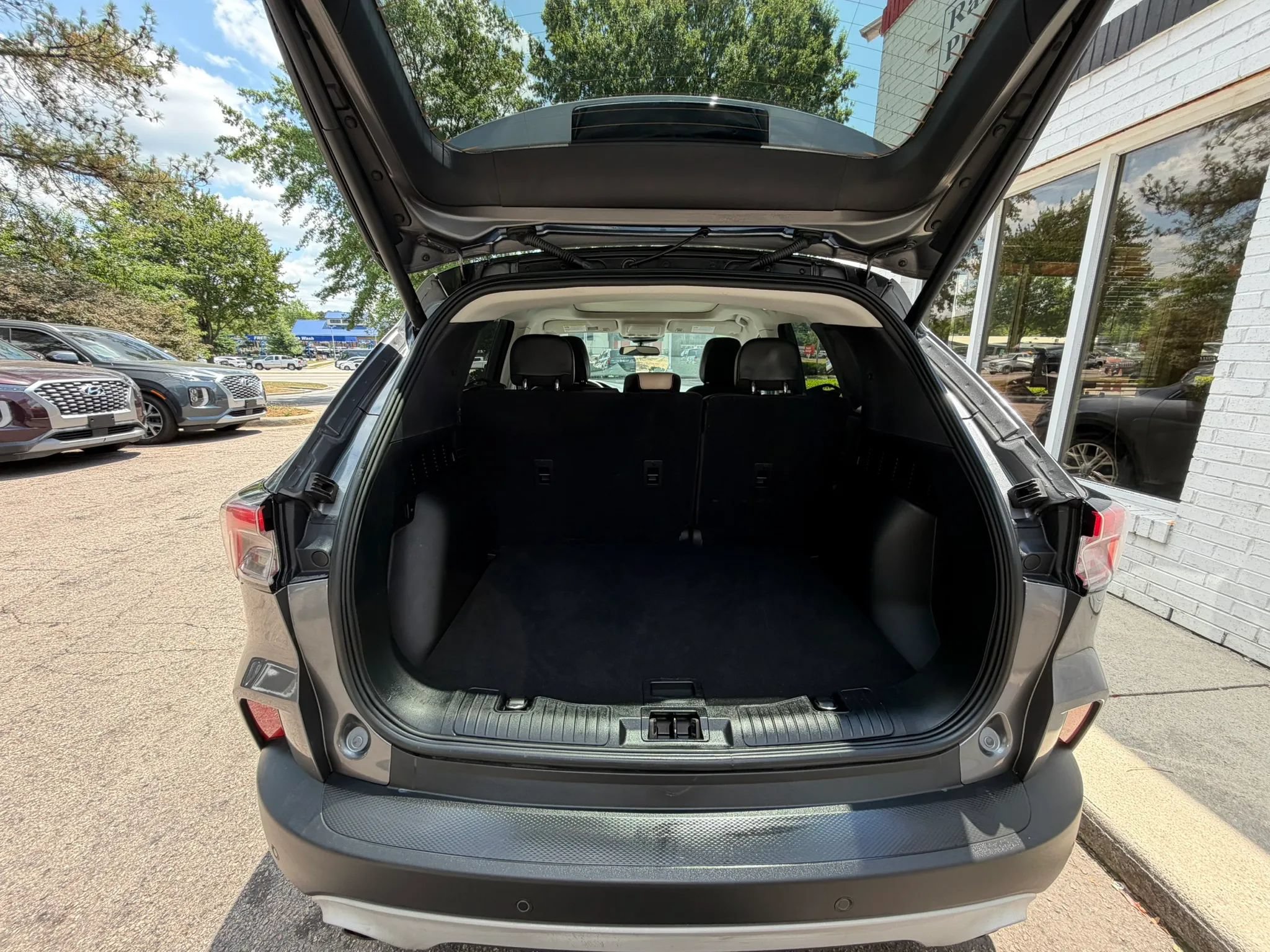 Used 2021 Ford Escape SEL w/ Technology Package FWD image 14