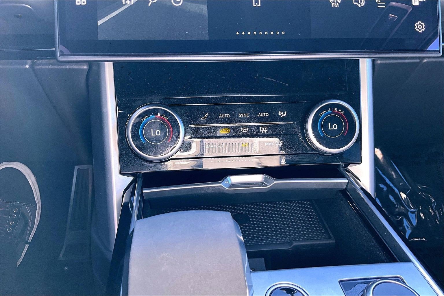 Used 2023 Land Rover Range Rover SE image 32