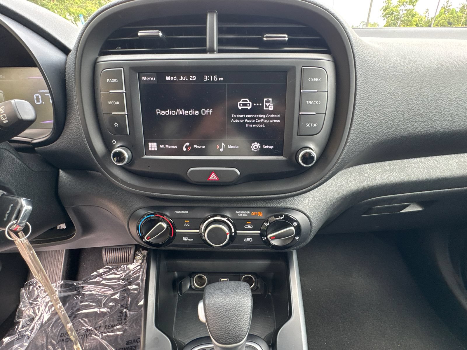 Used 2025 Kia Soul LX w/ LX Technology Package FWD image 27