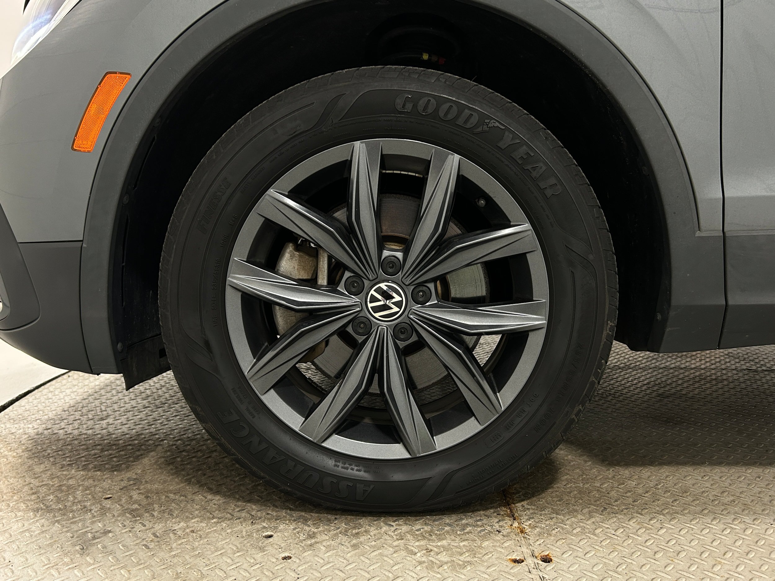 Used 2022 Volkswagen Tiguan SE AWD/4WD image 37
