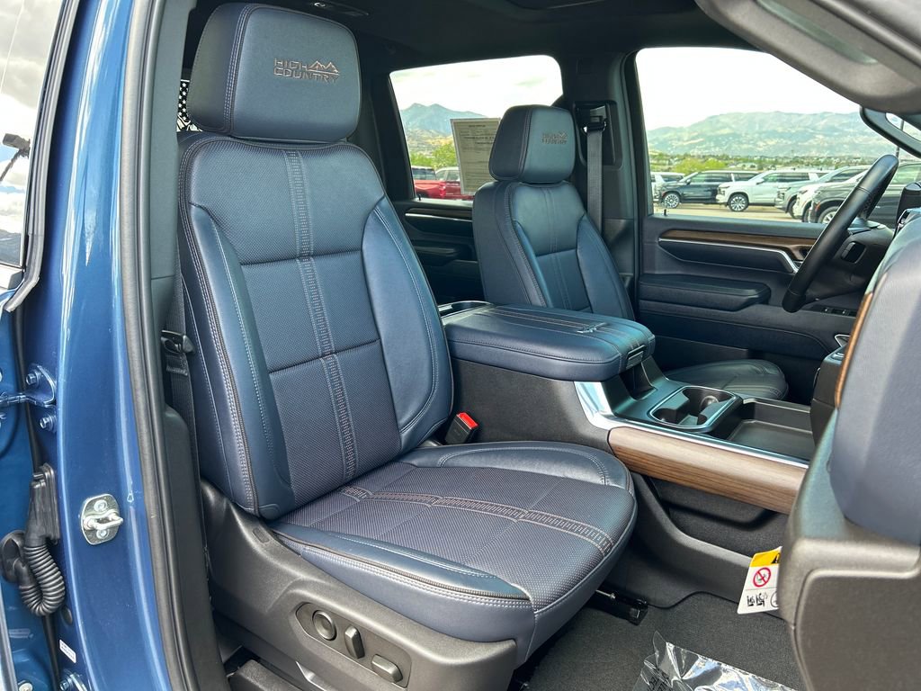 Used 2025 Chevrolet Silverado 3500 High Country w/ High Country Premium Package AWD/4WD image 18