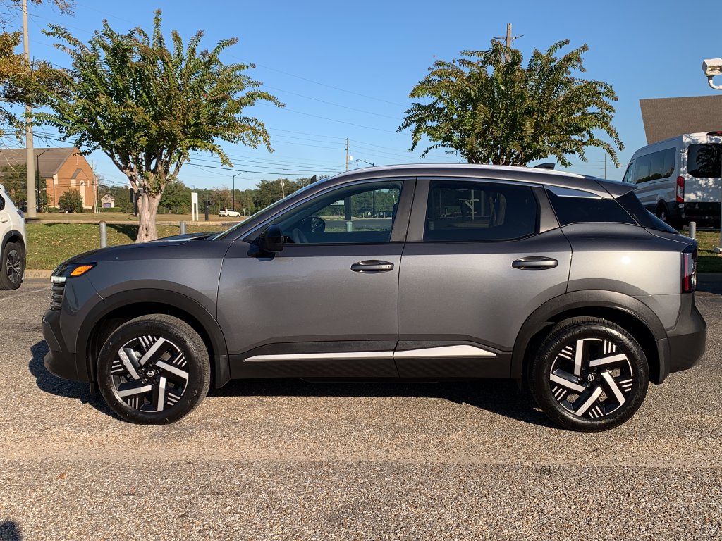 Used 2026 Nissan Kicks SV w/ SV Premium Package FWD image 5