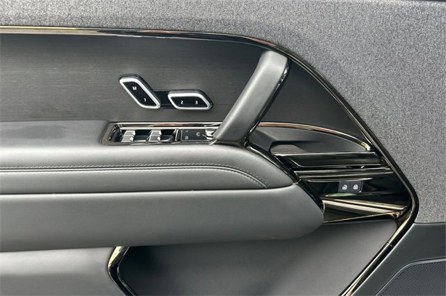 Used 2025 Land Rover Range Rover Sport SE image 10